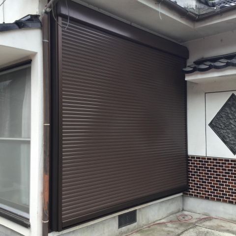 【霧島牧園店】霧島市横川町M様邸で窓シャッターを取り付けました。