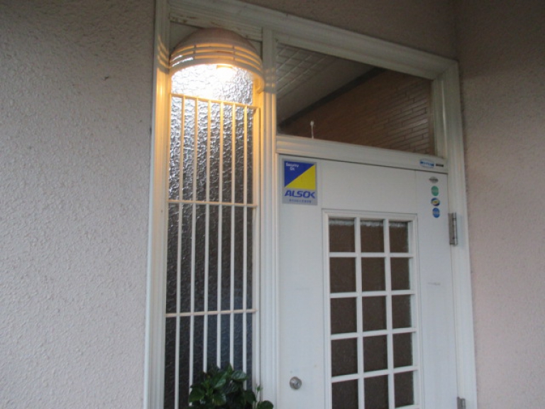　　　　施工前の玄関ドア